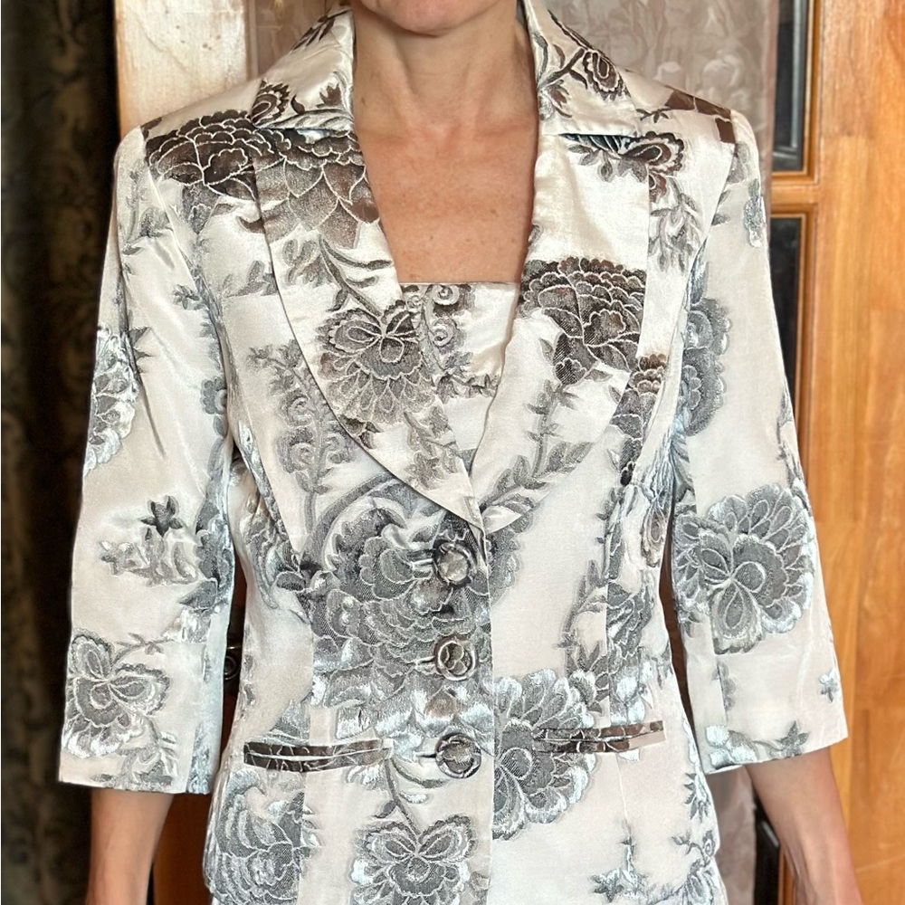 3 piece gorgeous suit White House Black Market Suit